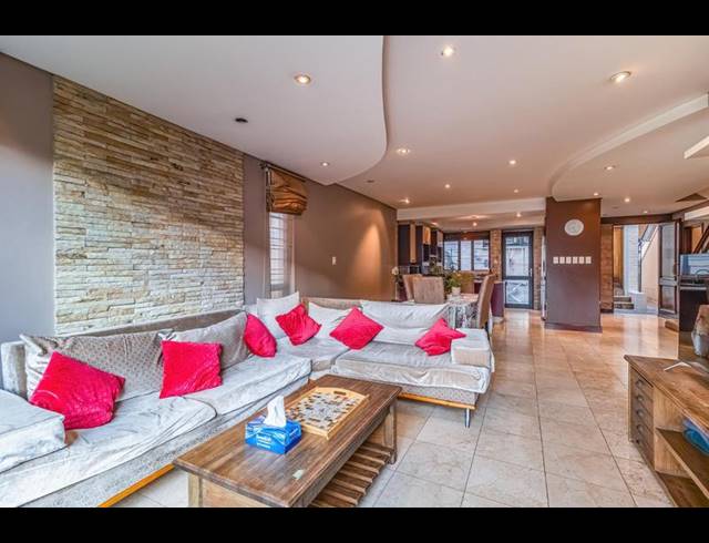 3 BEDROOM TOWNHOUSE FOR SALE IN BEDFORD GARDENS